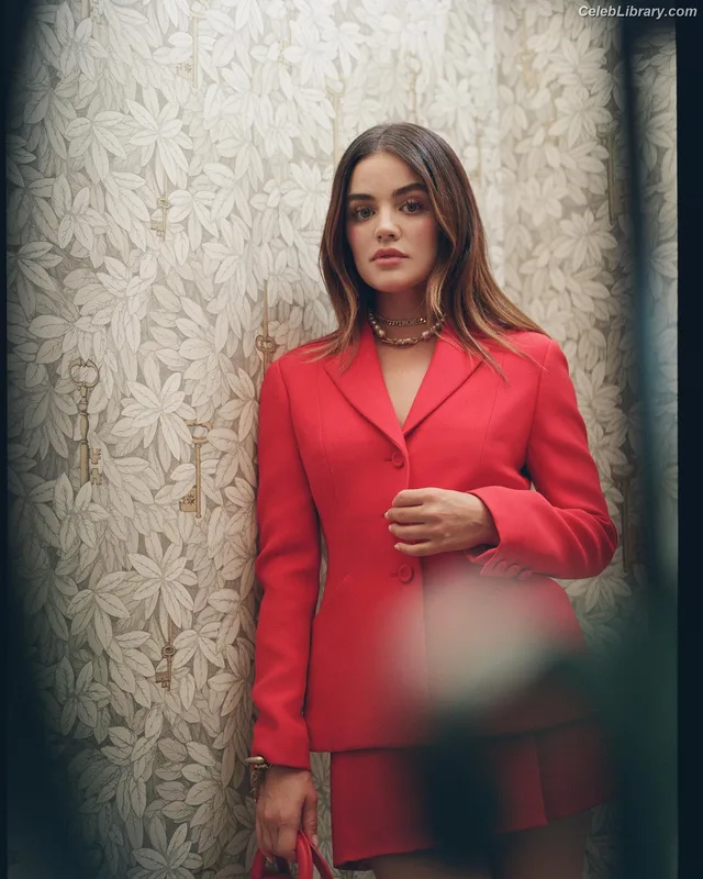 Lucy Hale photo 1 of 808