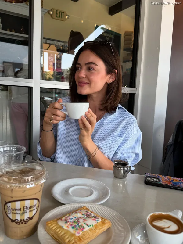 Lucy Hale photo 12 of 808