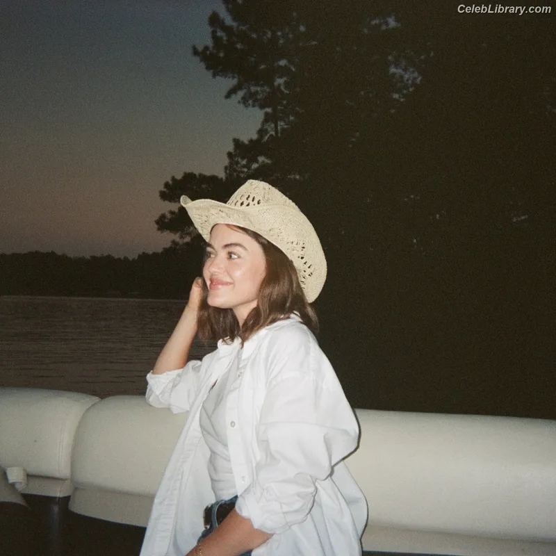 Lucy Hale photo 18 of 808