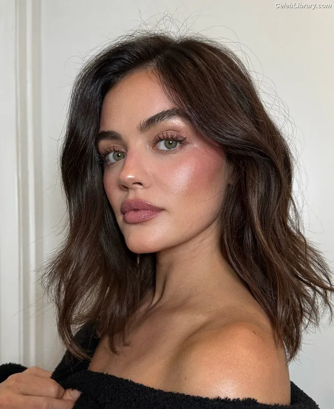 Lucy Hale photo 20 of 808