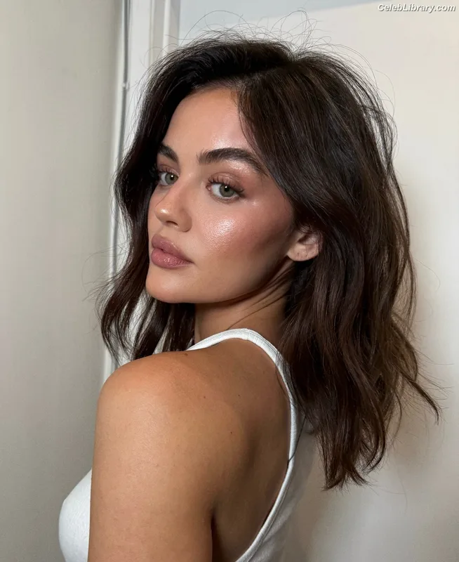 Lucy Hale photo 22 of 808
