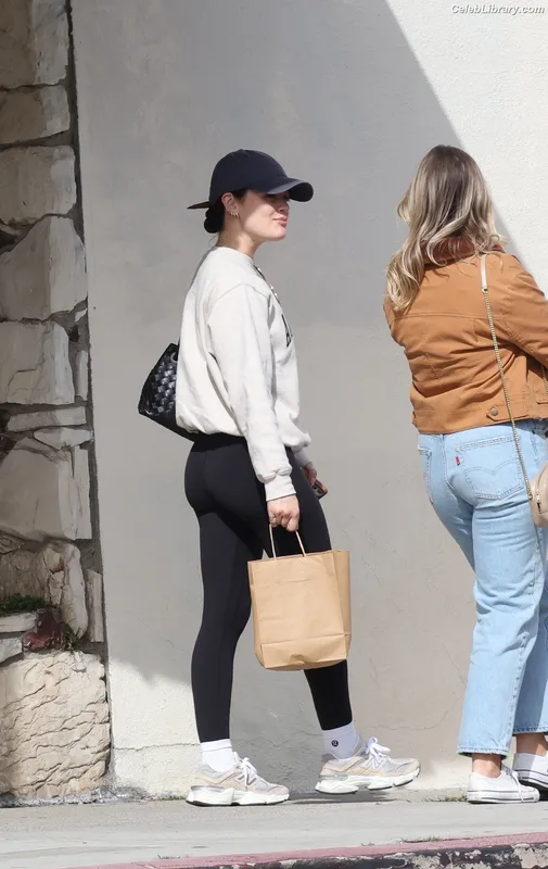 Lucy Hale photo 2 of 808
