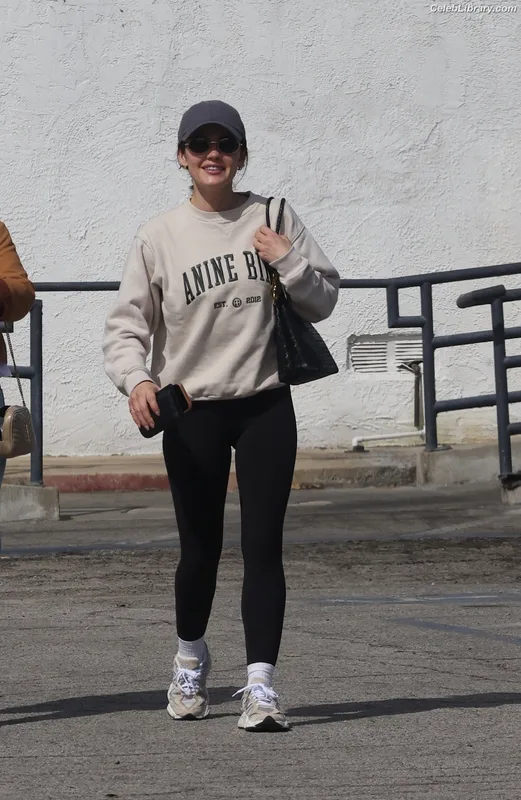 Lucy Hale photo 5 of 808