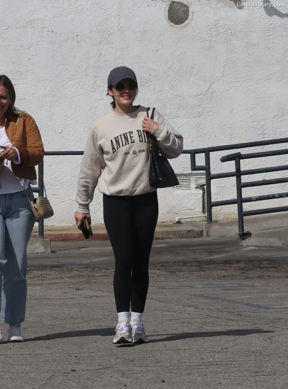 Lucy Hale photo 6 of 808