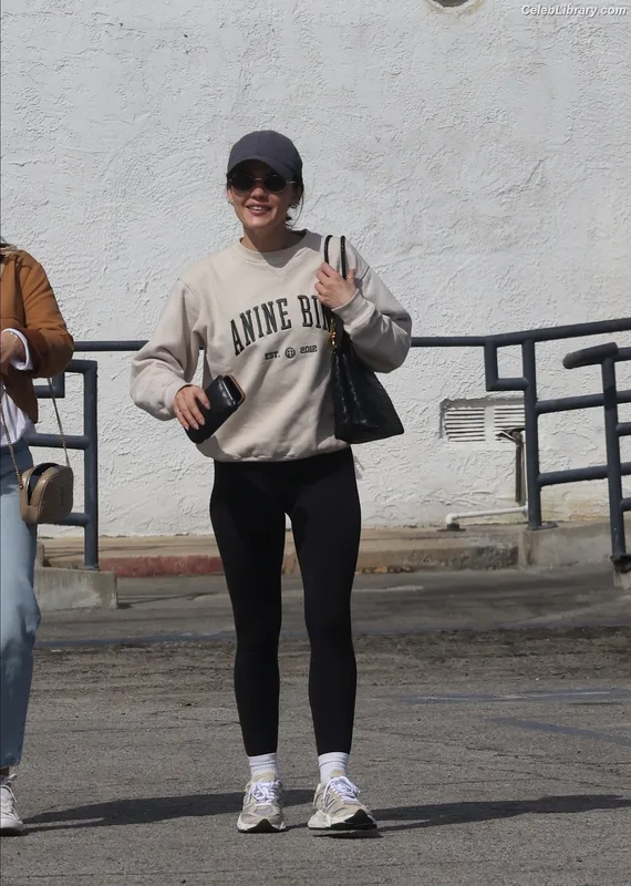Lucy Hale photo 8 of 808