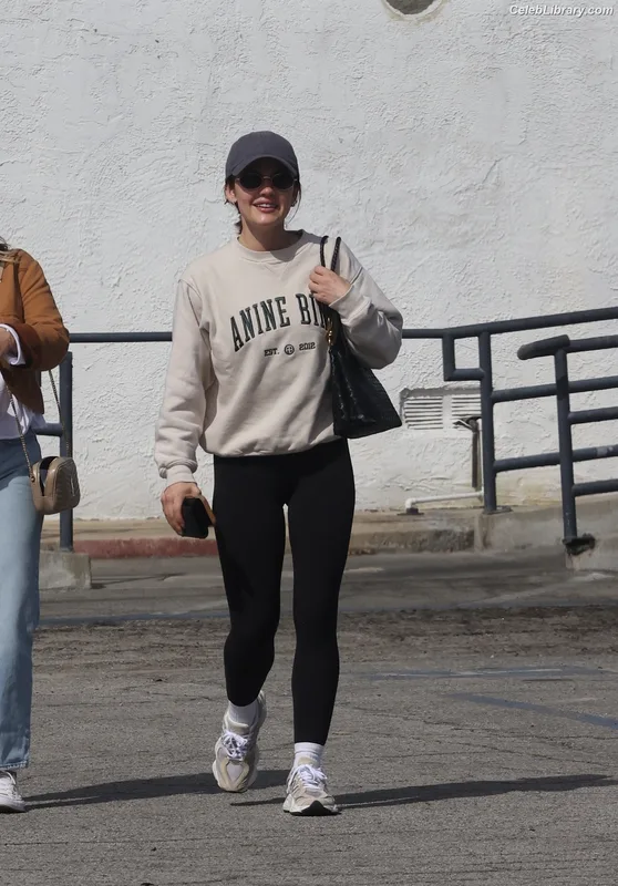 Lucy Hale photo 9 of 808