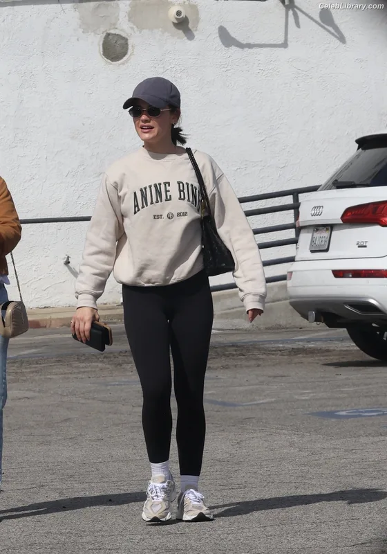Lucy Hale photo 10 of 808