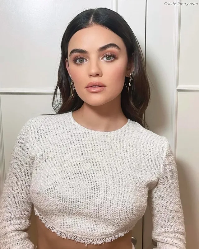 Lucy Hale photo 4 of 808