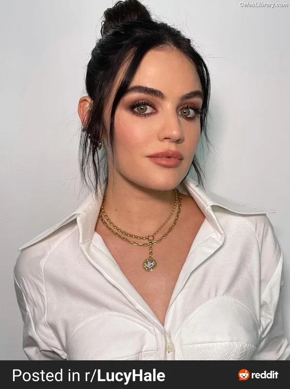 Lucy Hale photo 19 of 808