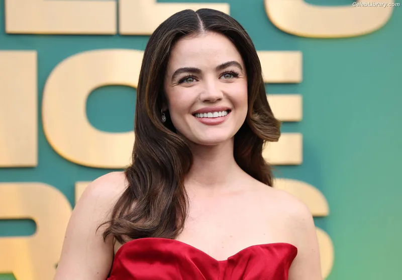 Lucy Hale photo 8 of 808