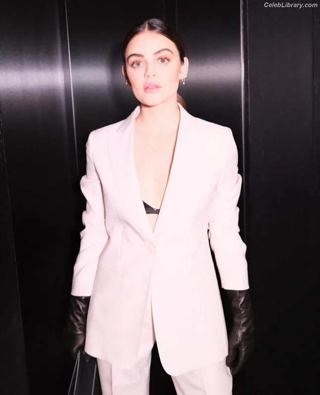Lucy Hale photo 15 of 808