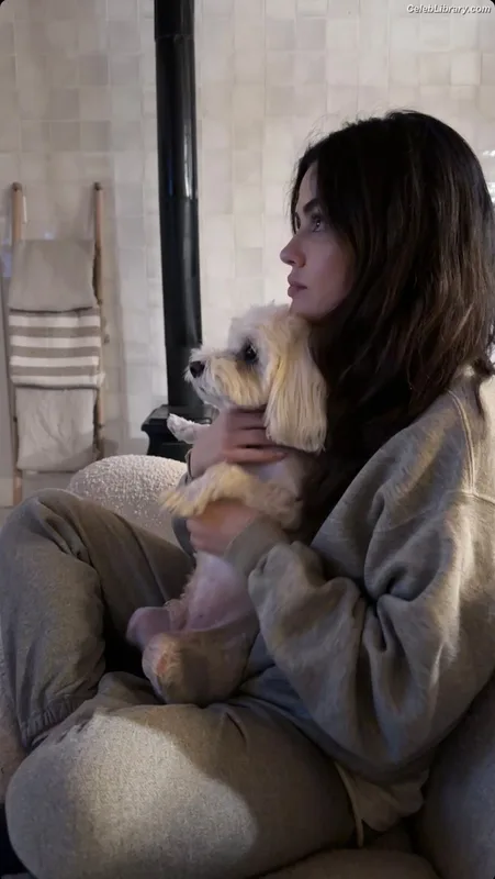 Lucy Hale photo 24 of 808