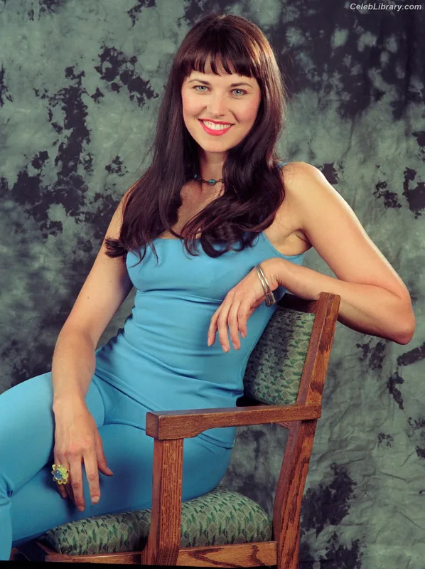 Lucy Lawless photo 3 of 44
