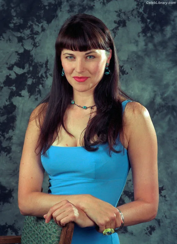 Lucy Lawless photo 16 of 44