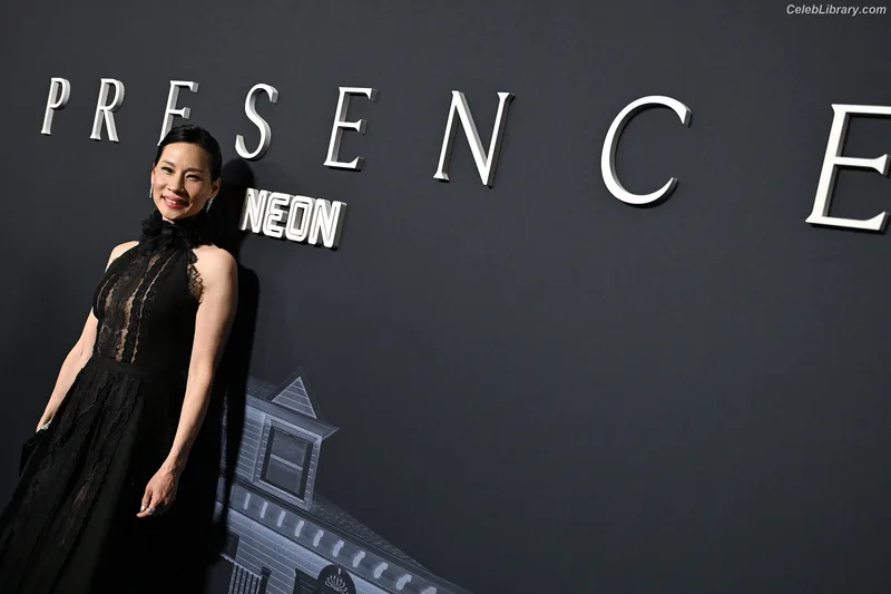 Lucy Liu photo 19 of 128