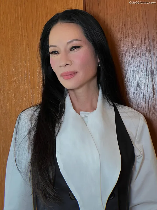Lucy Liu photo 22 of 128
