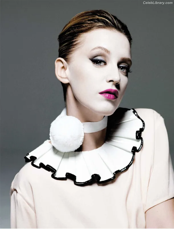 Ludivine Sagnier photo 20 of 39