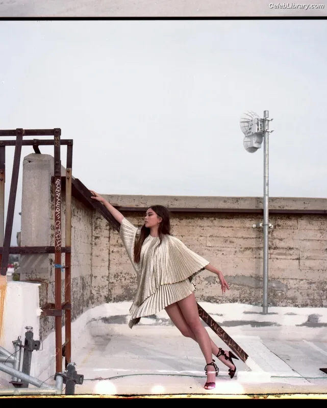 Lukita Maxwell photo 10 of 317