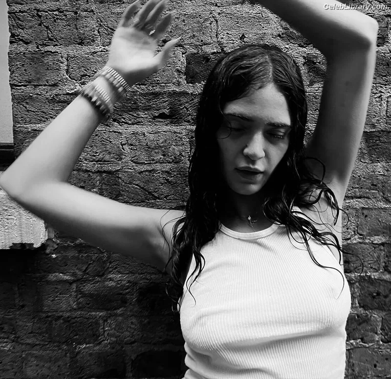 Luna Blaise photo 13 of 212
