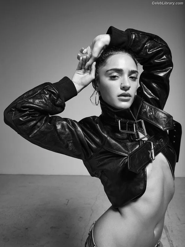 Luna Blaise photo 9 of 212