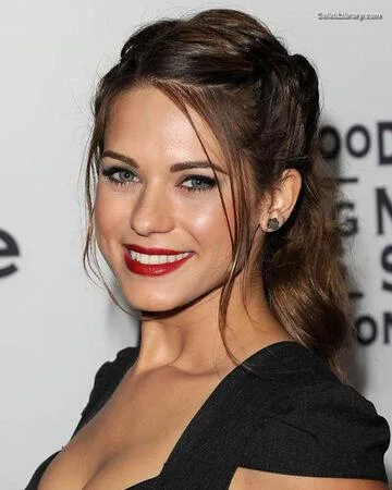 Lyndsy Fonseca photo 3 of 26