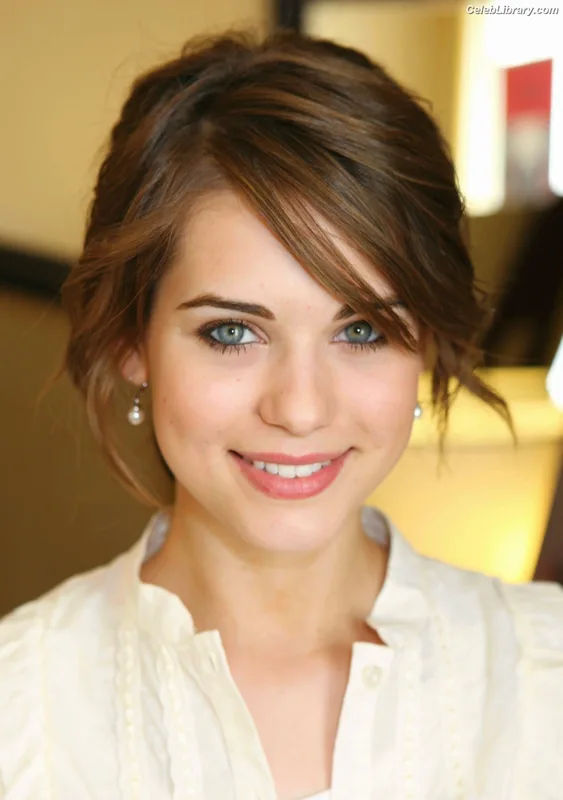 Lyndsy Fonseca photo 7 of 26