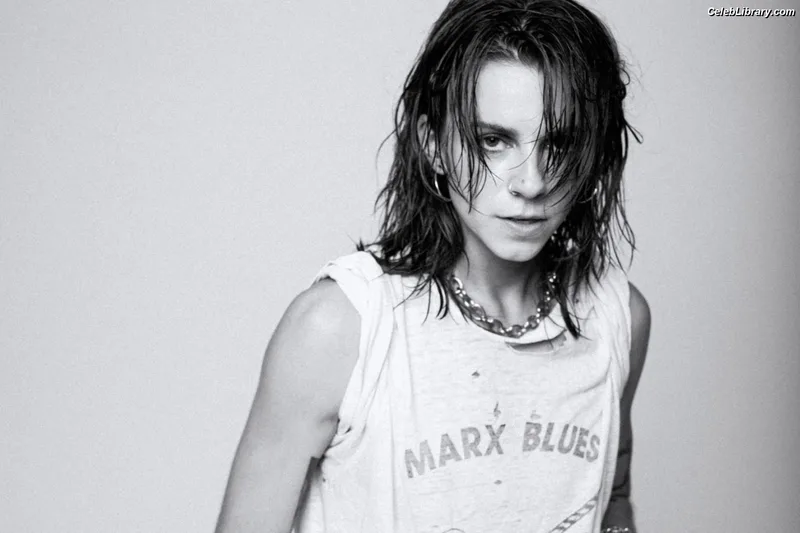 Lynn Gunn photo 9 of 9