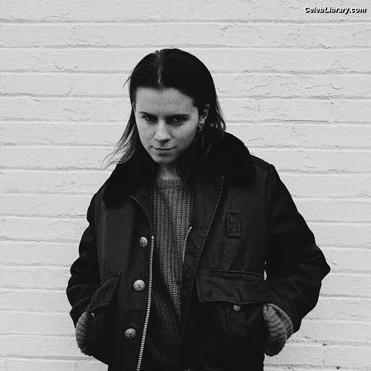 Lynn Gunn photo 2 of 9