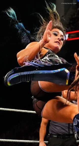Lyra Valkyria photo 12 of 812