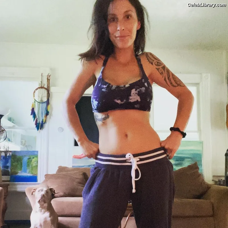 Lyssa Chapman photo 8 of 58