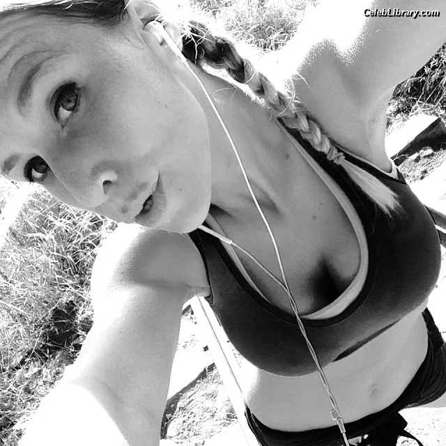 Lyssa Chapman photo 20 of 58