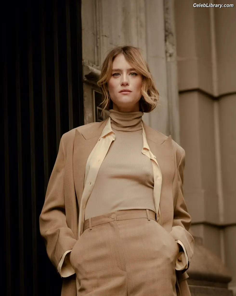 Mackenzie Davis photo 22 of 42