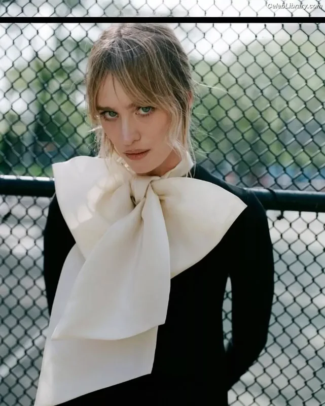 Mackenzie Davis photo 2 of 43