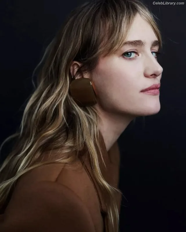 Mackenzie Davis photo 4 of 43