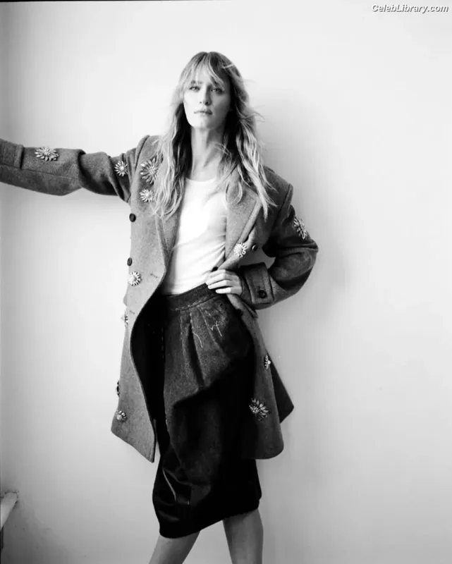 Mackenzie Davis photo 7 of 43