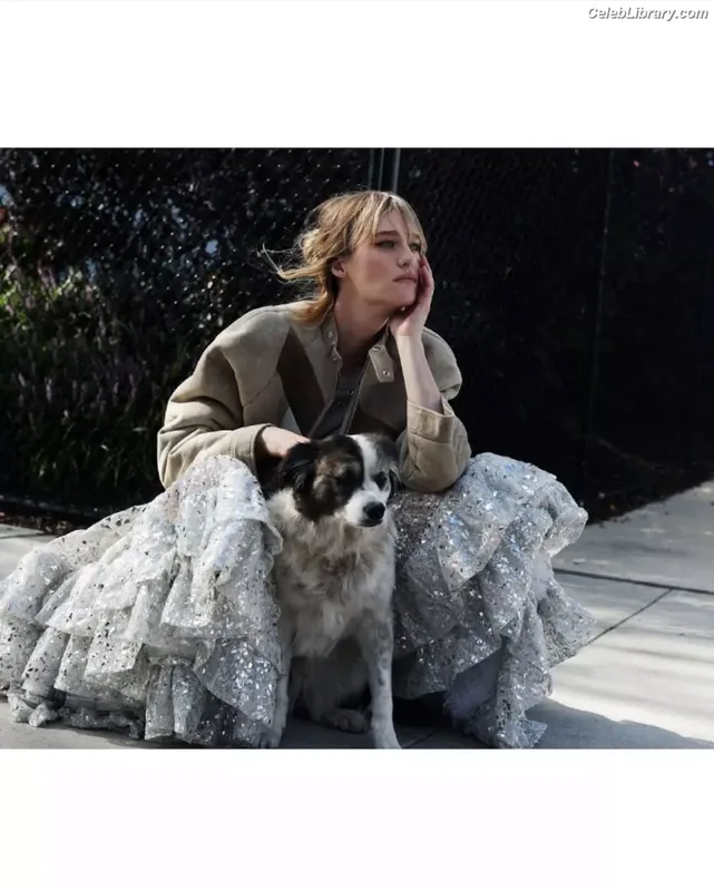 Mackenzie Davis photo 8 of 43