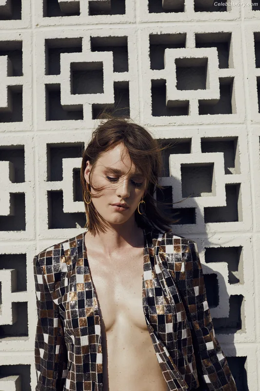 Mackenzie Davis photo 16 of 43