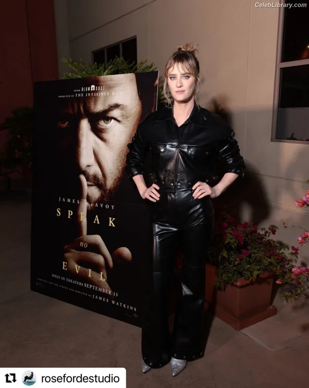 Mackenzie Davis photo 20 of 43