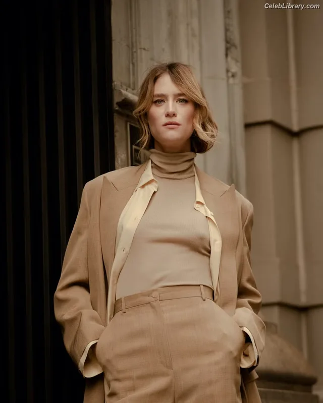 Mackenzie Davis photo 22 of 43