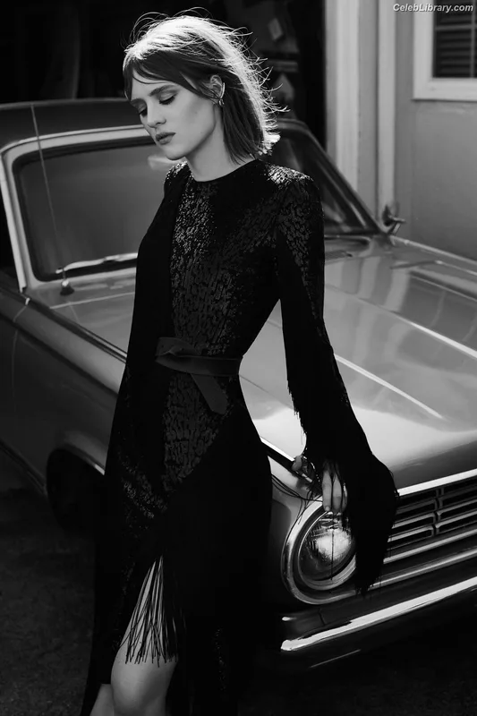 Mackenzie Davis photo 2 of 43