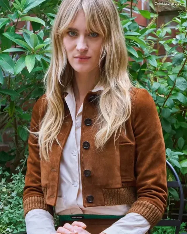 Mackenzie Davis photo 3 of 43