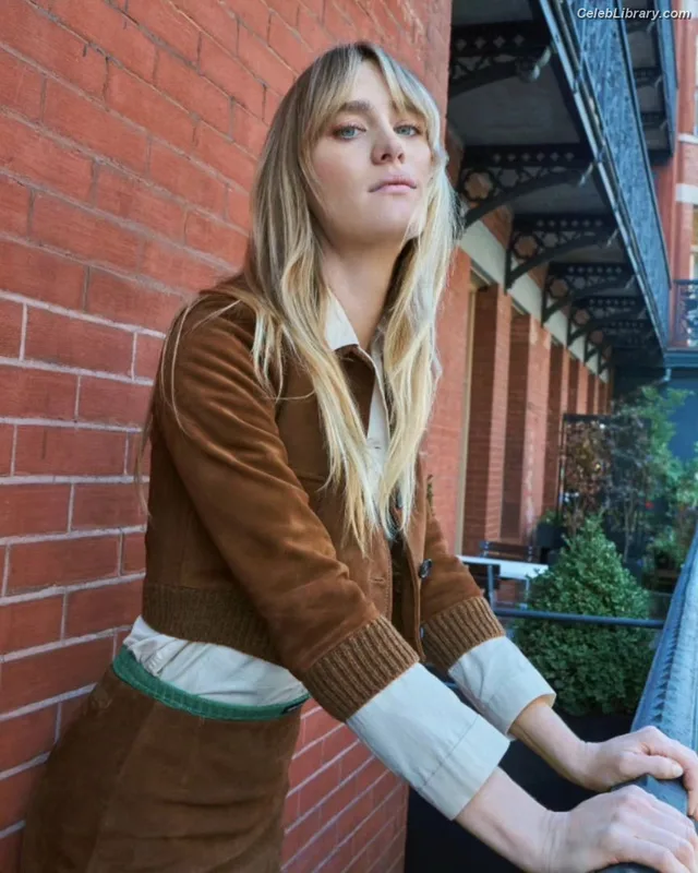 Mackenzie Davis photo 7 of 43