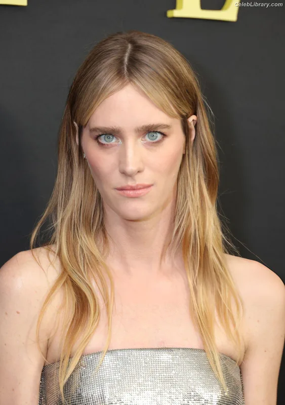 Mackenzie Davis photo 12 of 43