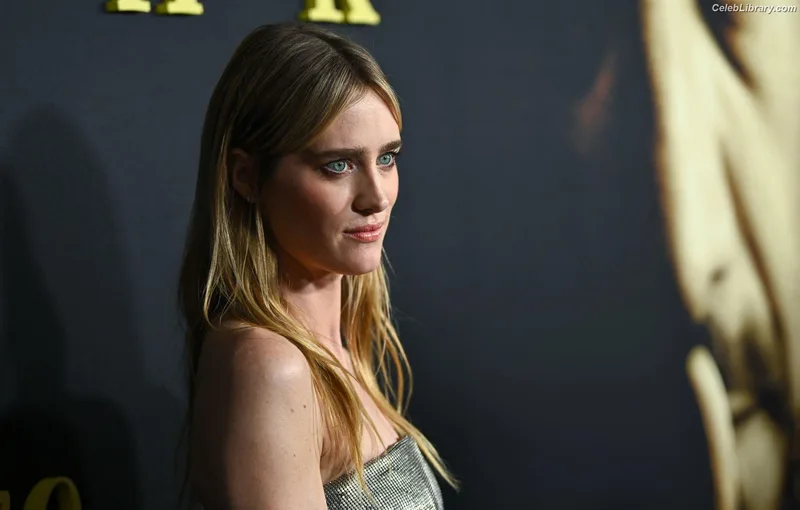 Mackenzie Davis photo 15 of 43