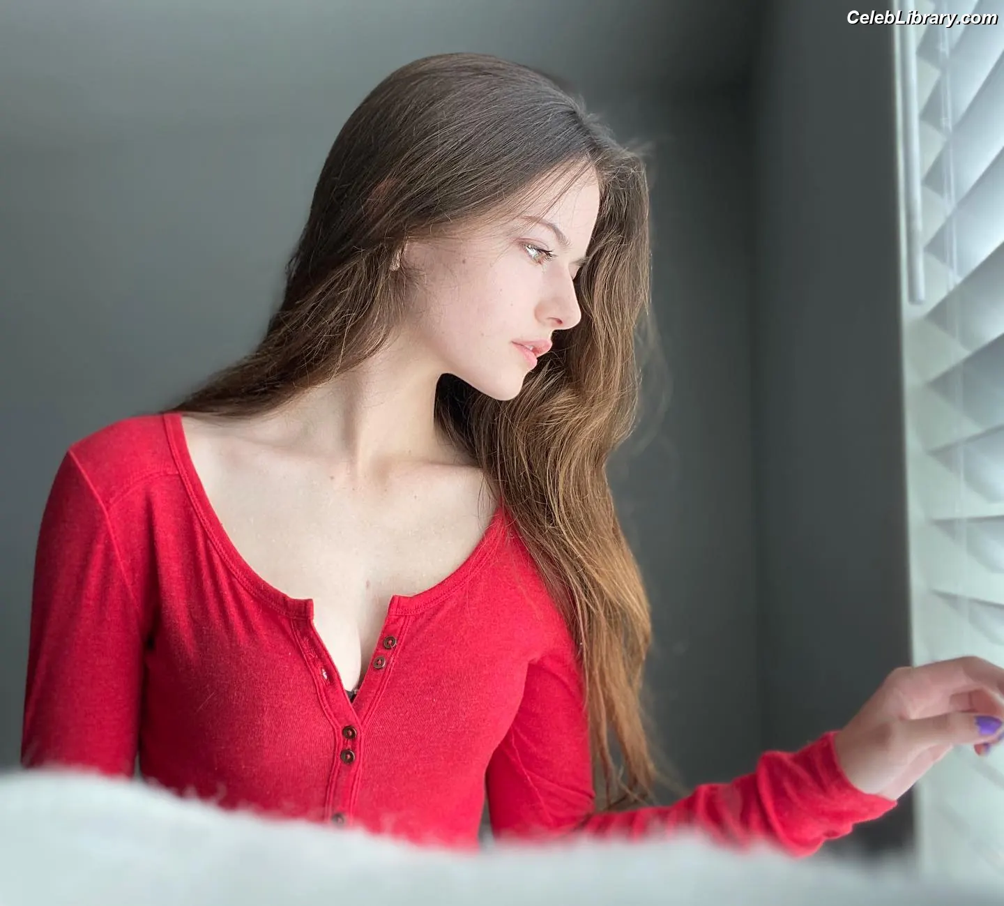 Mackenzie Foy photo 4 of 90