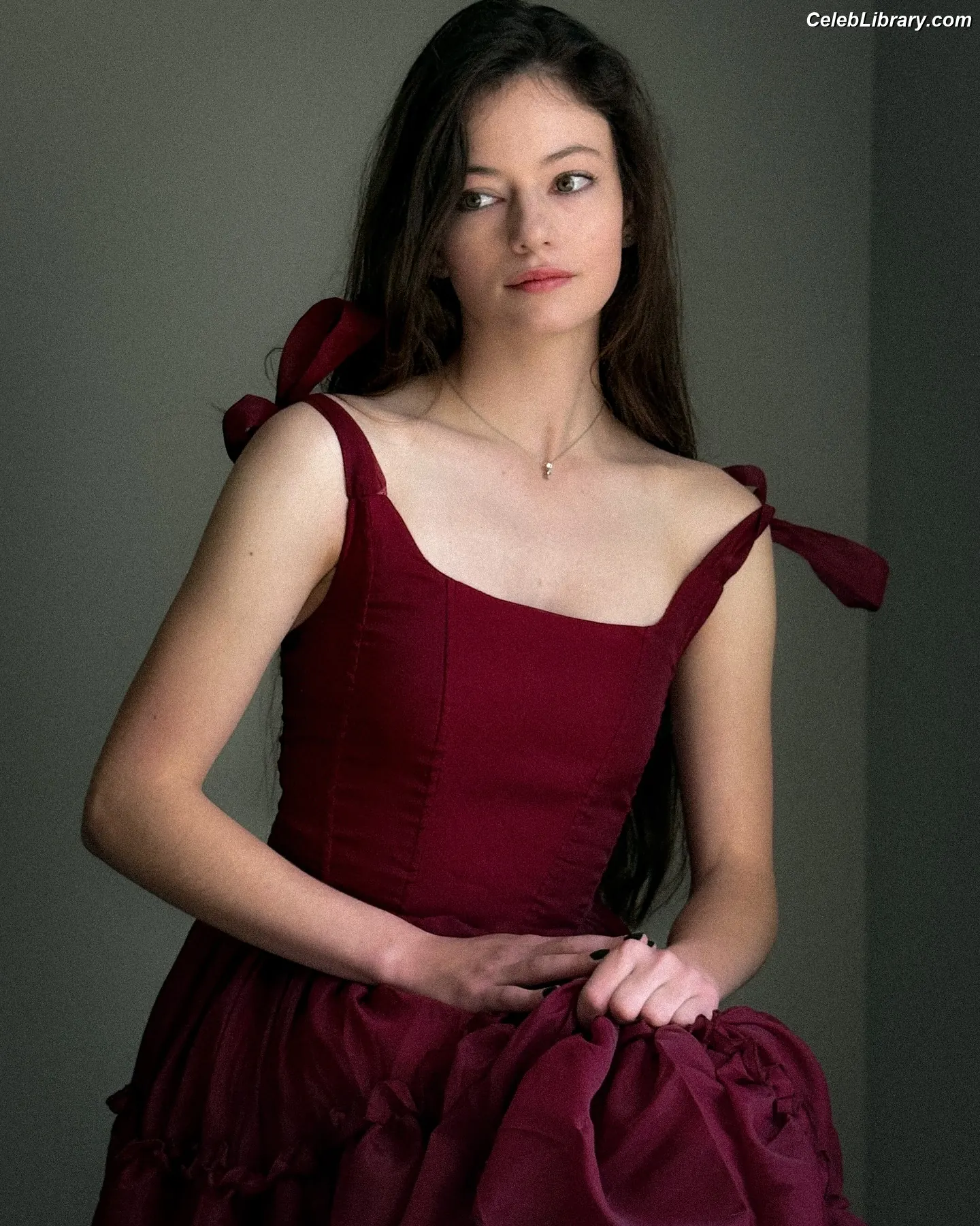 Mackenzie Foy photo 11 of 90