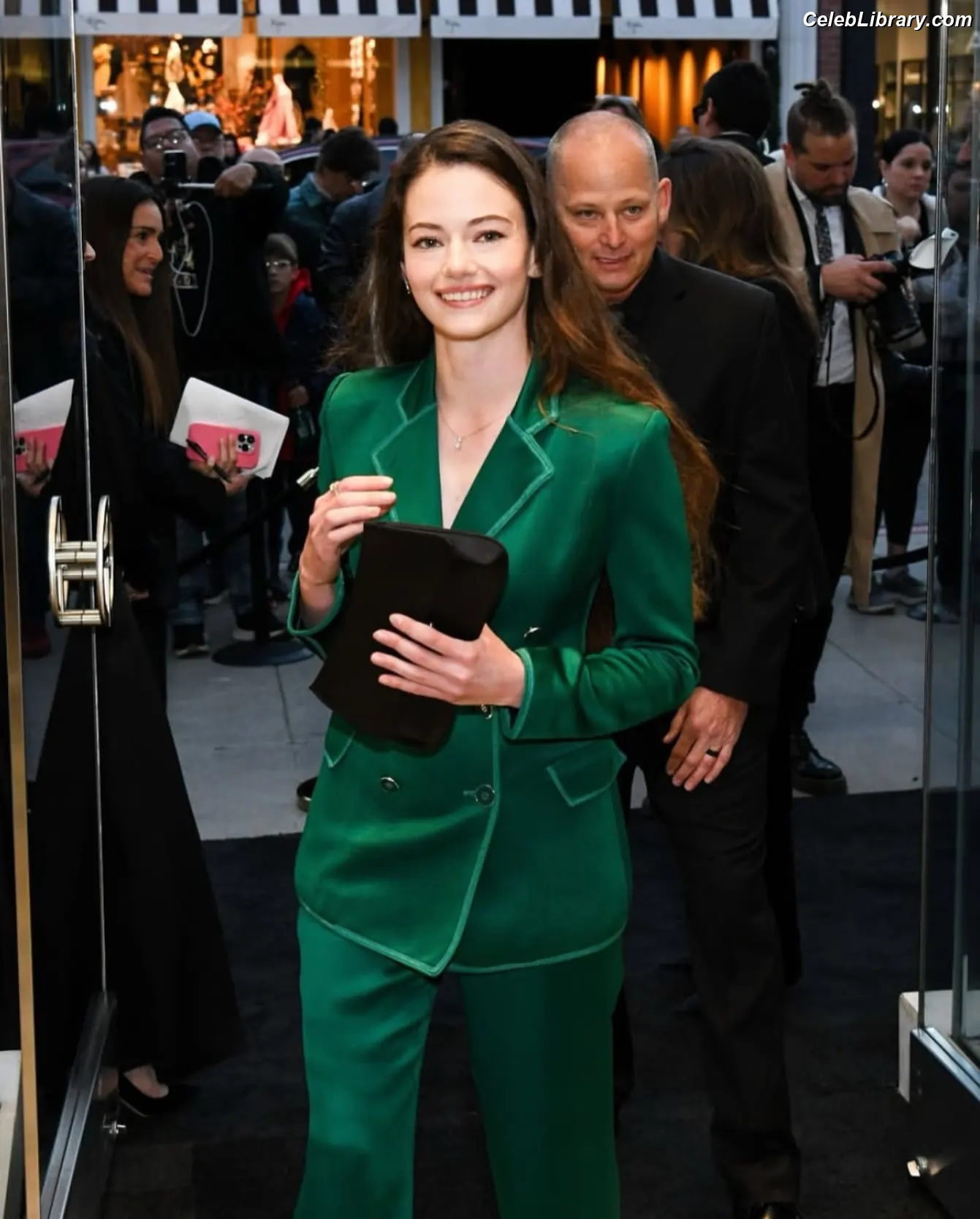 Mackenzie Foy photo 14 of 90