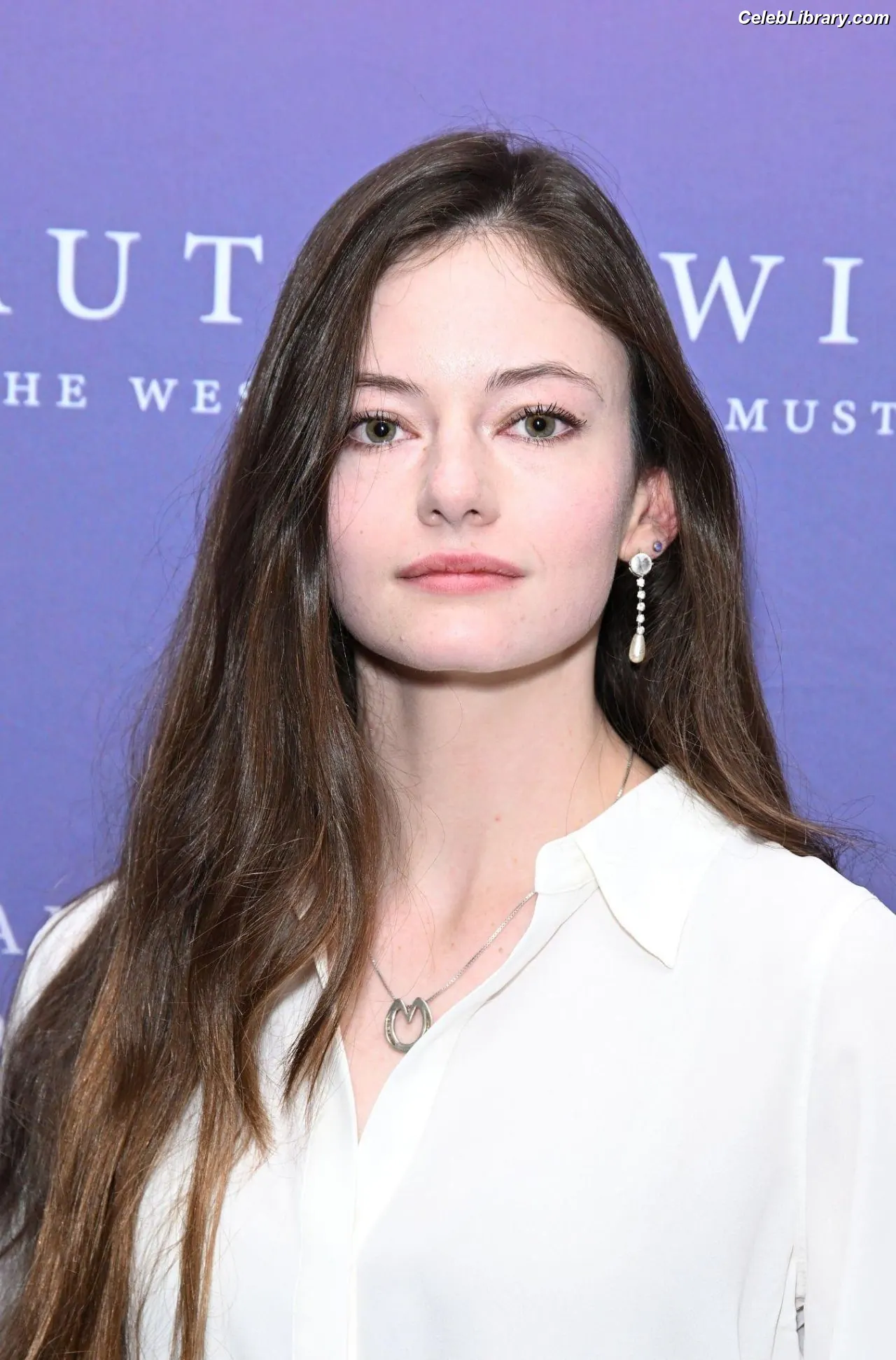 Mackenzie Foy photo 9 of 90
