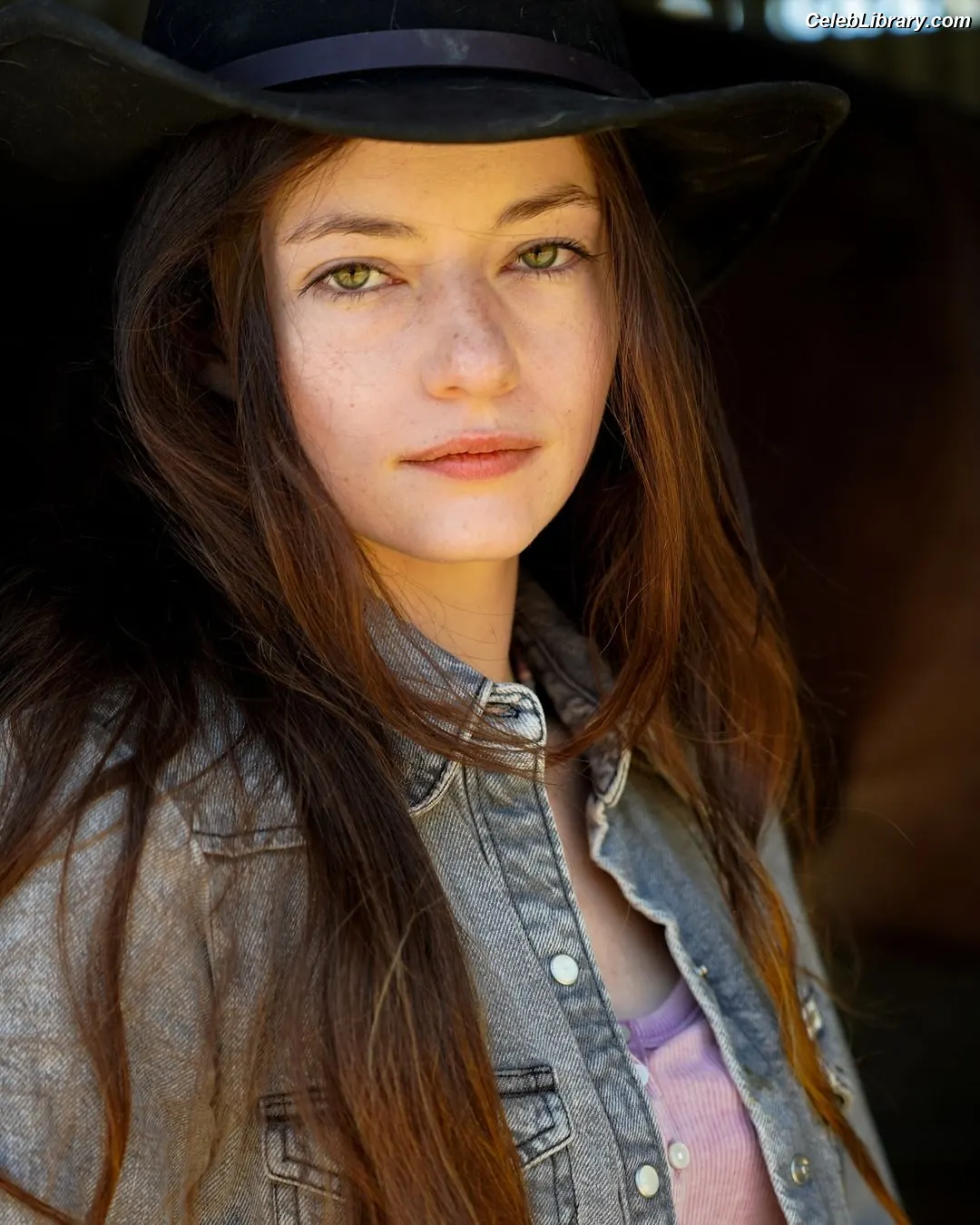Mackenzie Foy photo 12 of 90
