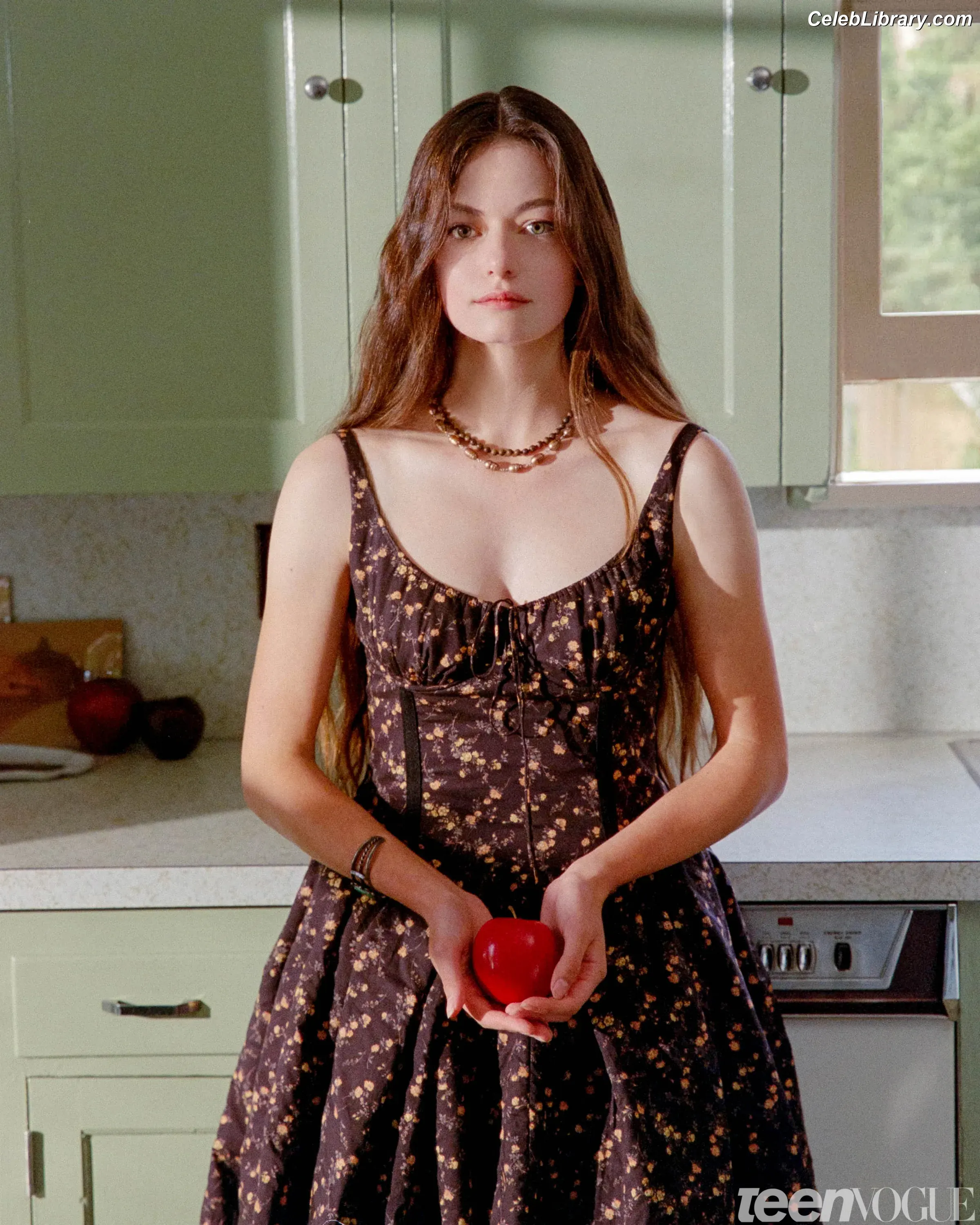 Mackenzie Foy photo 3 of 90